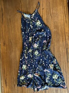 Old Navy Sleeveless Romper with shorts; Women’s XL; navy floral; pockets (2)